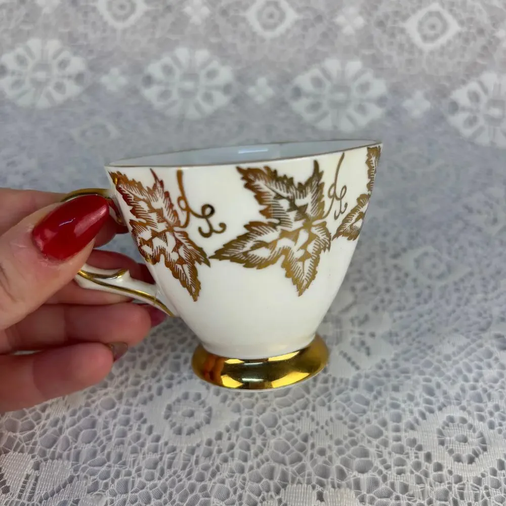 Vintage Royal Windsor Canada Coat of Arms Bone China Teacup & Saucer England